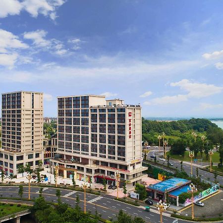 Ibis Hotel Gunung Emei Bagian luar foto
