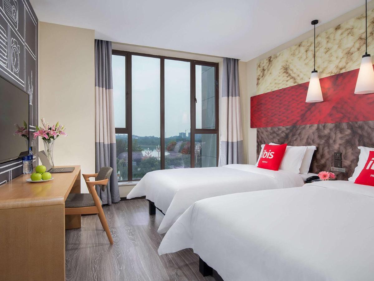 Ibis Hotel Gunung Emei Bagian luar foto
