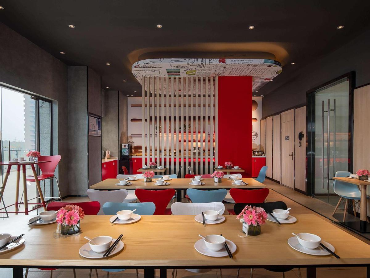 Ibis Hotel Gunung Emei Bagian luar foto