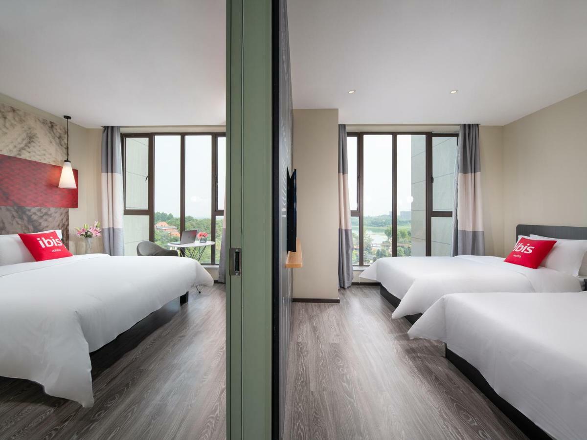 Ibis Hotel Gunung Emei Bagian luar foto