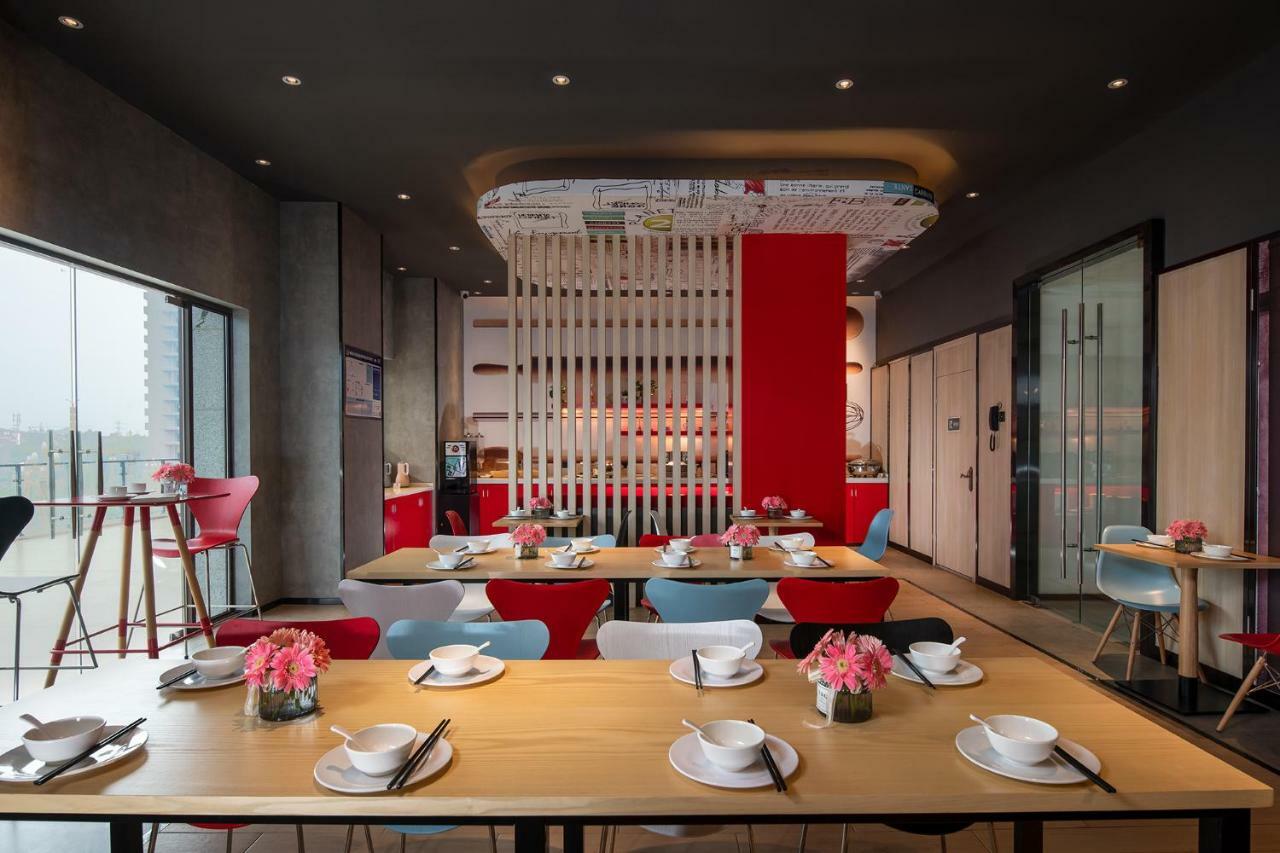 Ibis Hotel Gunung Emei Bagian luar foto