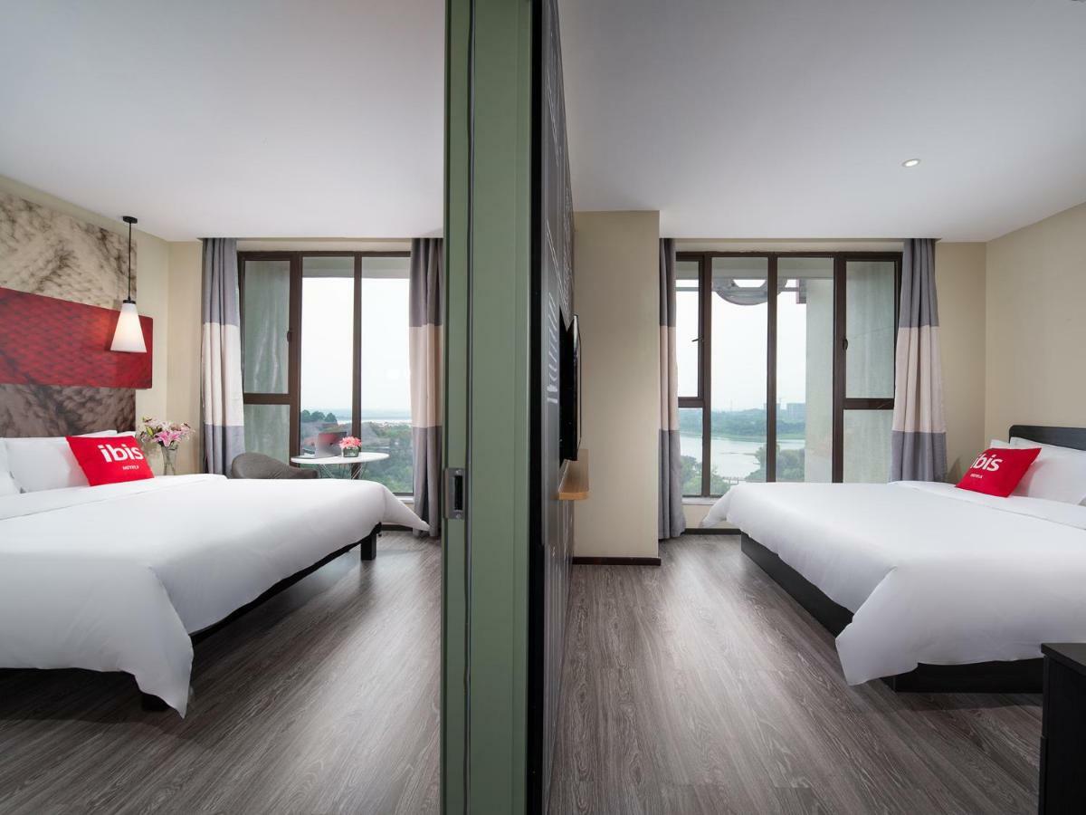 Ibis Hotel Gunung Emei Bagian luar foto
