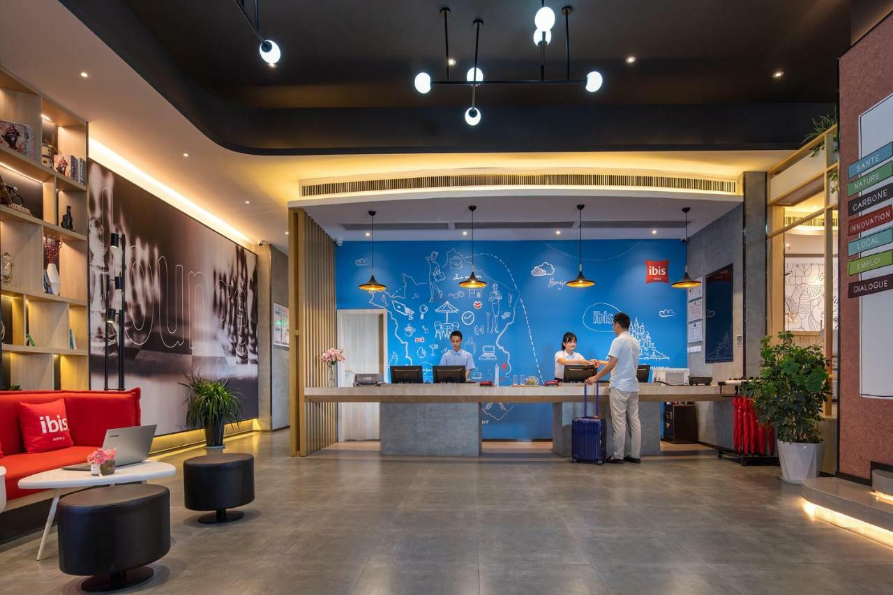 Ibis Hotel Gunung Emei Bagian luar foto